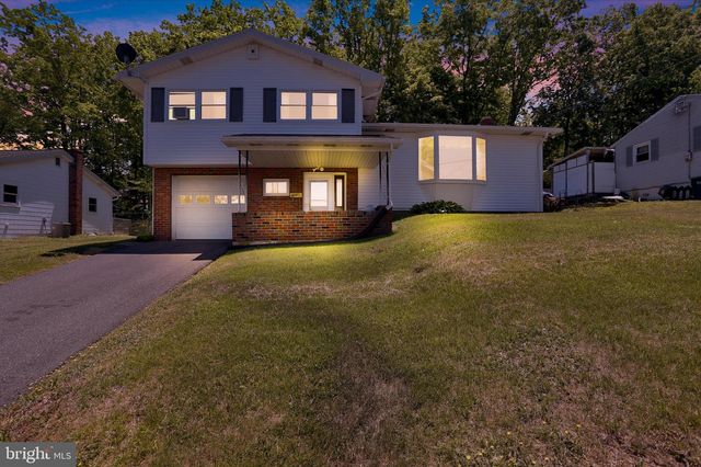 512 W NICHOLAS ST, Frackville, PA 17931