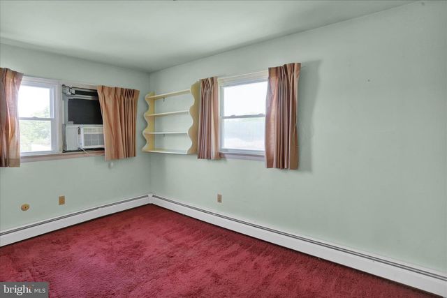 512 W NICHOLAS ST, Frackville, PA 17931