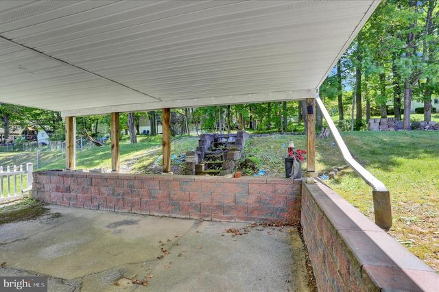 512 W NICHOLAS ST, Frackville, PA 17931