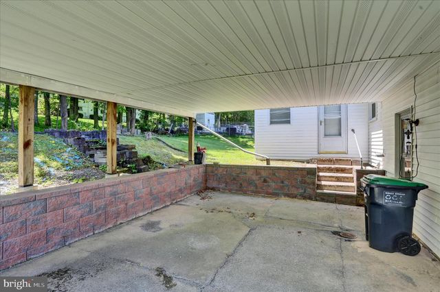 512 W NICHOLAS ST, Frackville, PA 17931