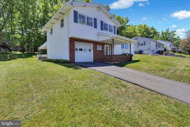 512 W NICHOLAS ST, Frackville, PA 17931