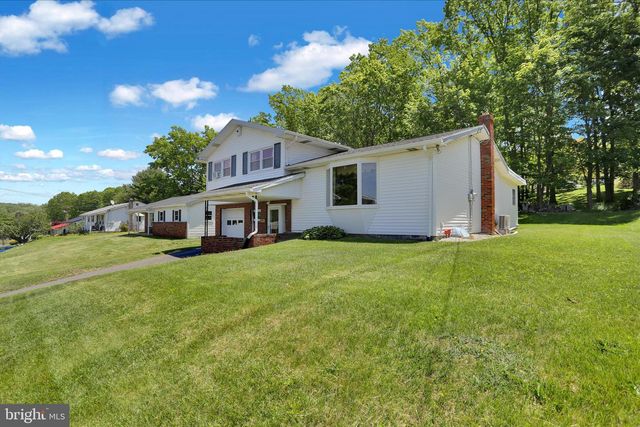 512 W NICHOLAS ST, Frackville, PA 17931