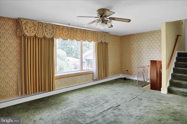 512 W NICHOLAS ST, Frackville, PA 17931
