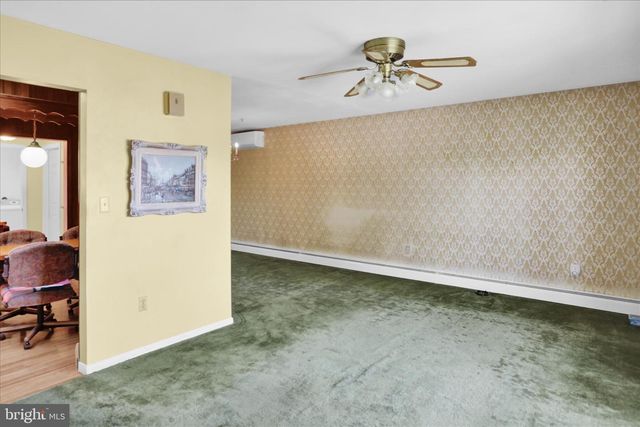 512 W NICHOLAS ST, Frackville, PA 17931