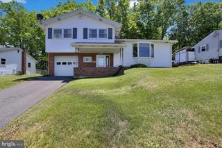512 W NICHOLAS ST, Frackville, PA 17931