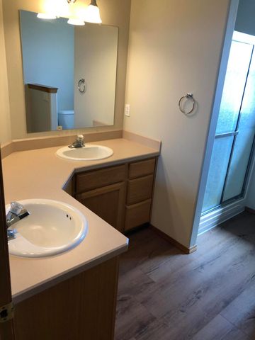 1556 SW Reindeer Avenue, Redmond, OR 97756