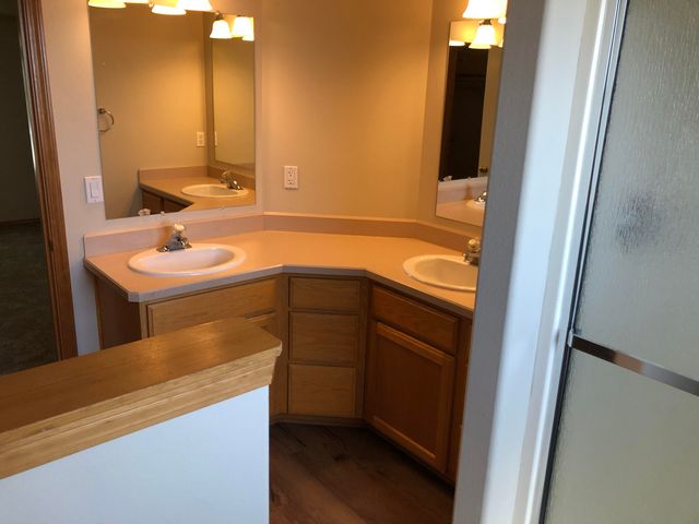 1556 SW Reindeer Avenue, Redmond, OR 97756