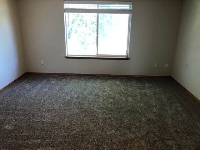 1556 SW Reindeer Avenue, Redmond, OR 97756