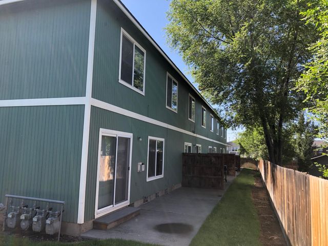 1556 SW Reindeer Avenue, Redmond, OR 97756