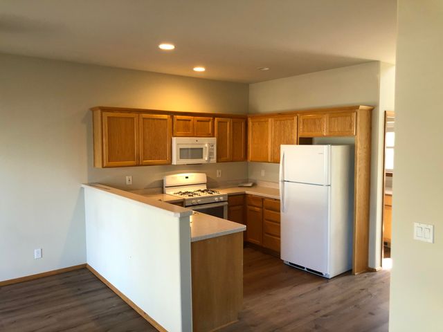 1556 SW Reindeer Avenue, Redmond, OR 97756