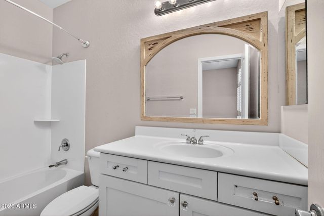 963 S COLONIAL Drive, Gilbert, AZ 85296