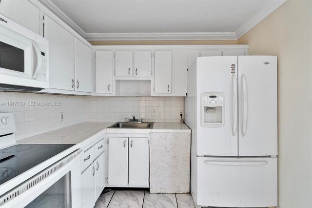 3101 N Country Club Drive 504, Aventura, FL 33180