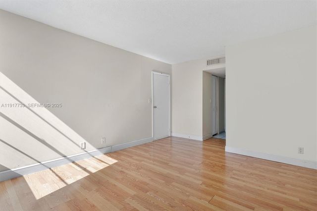 3101 N Country Club Drive 504, Aventura, FL 33180