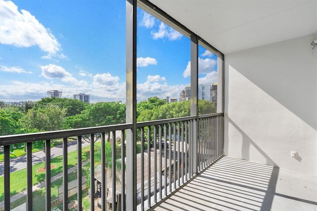 3101 N Country Club Drive 504, Aventura, FL 33180