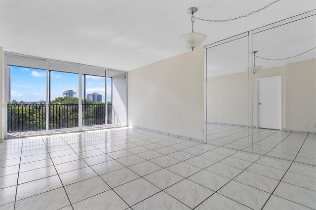 3101 N Country Club Drive 504, Aventura, FL 33180