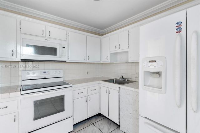 3101 N Country Club Drive 504, Aventura, FL 33180