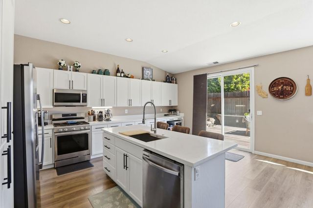 2336 Meadowbrook Dr, Lodi, CA 95242