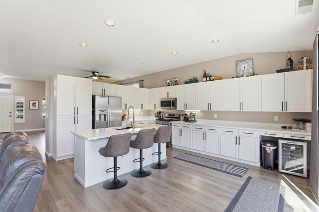 2336 Meadowbrook Dr, Lodi, CA 95242