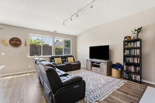 2336 Meadowbrook Dr, Lodi, CA 95242