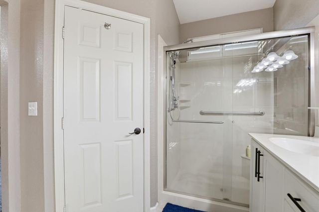 2336 Meadowbrook Dr, Lodi, CA 95242