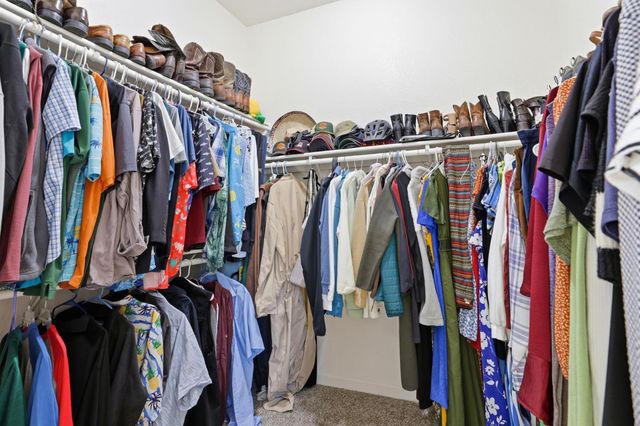 2336 Meadowbrook Dr, Lodi, CA 95242