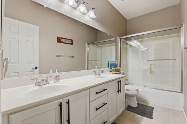 2336 Meadowbrook Dr, Lodi, CA 95242