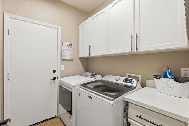 2336 Meadowbrook Dr, Lodi, CA 95242