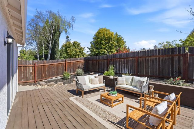 2336 Meadowbrook Dr, Lodi, CA 95242