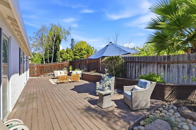 2336 Meadowbrook Dr, Lodi, CA 95242