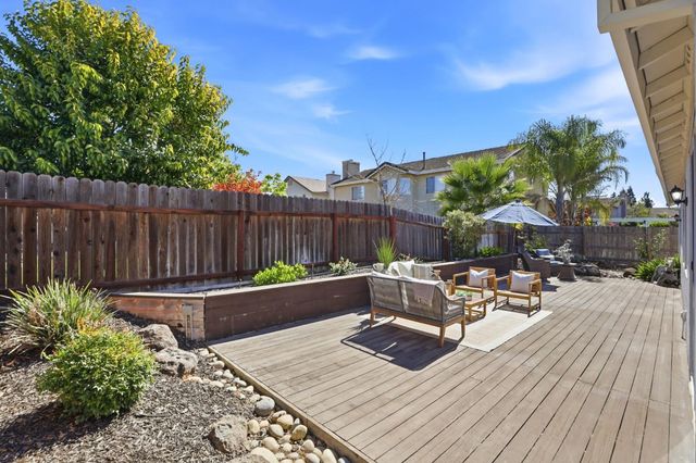 2336 Meadowbrook Dr, Lodi, CA 95242