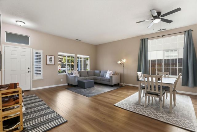 2336 Meadowbrook Dr, Lodi, CA 95242