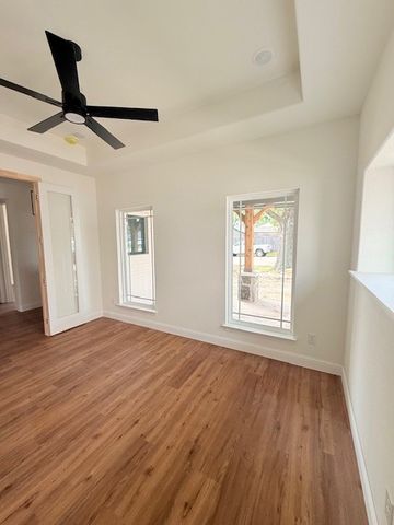 819 Beverly Drive, Grapevine, TX 76051