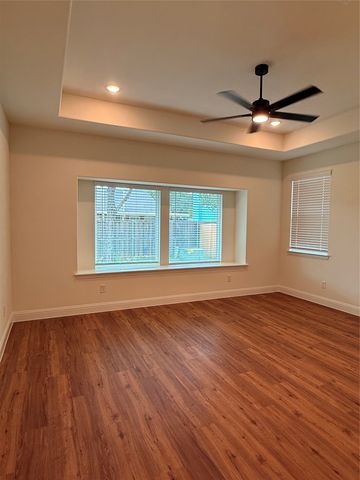 819 Beverly Drive, Grapevine, TX 76051
