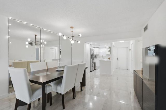 6100 NW 44TH Street 104, Lauderhill, FL 33319