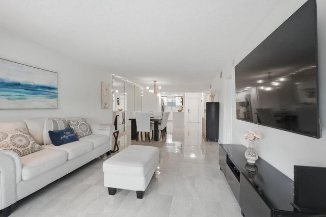 6100 NW 44TH Street 104, Lauderhill, FL 33319