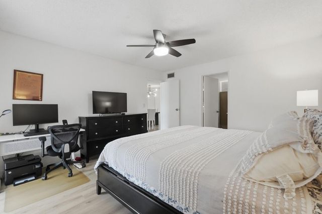 6100 NW 44TH Street 104, Lauderhill, FL 33319