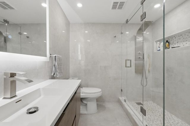6100 NW 44TH Street 104, Lauderhill, FL 33319