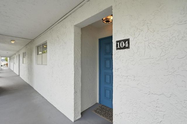 6100 NW 44TH Street 104, Lauderhill, FL 33319