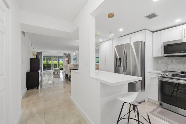 6100 NW 44TH Street 104, Lauderhill, FL 33319