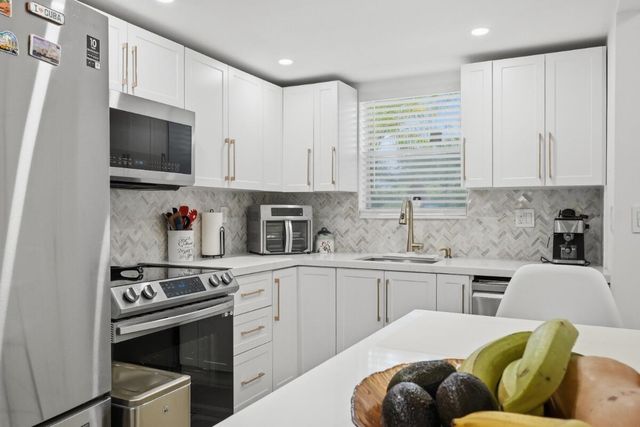 6100 NW 44TH Street 104, Lauderhill, FL 33319
