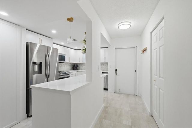 6100 NW 44TH Street 104, Lauderhill, FL 33319