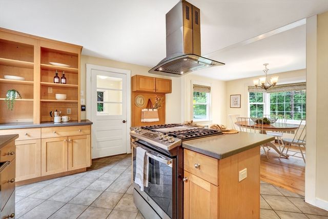 200 South Rd, Bedford, MA 01730