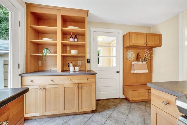 200 South Rd, Bedford, MA 01730