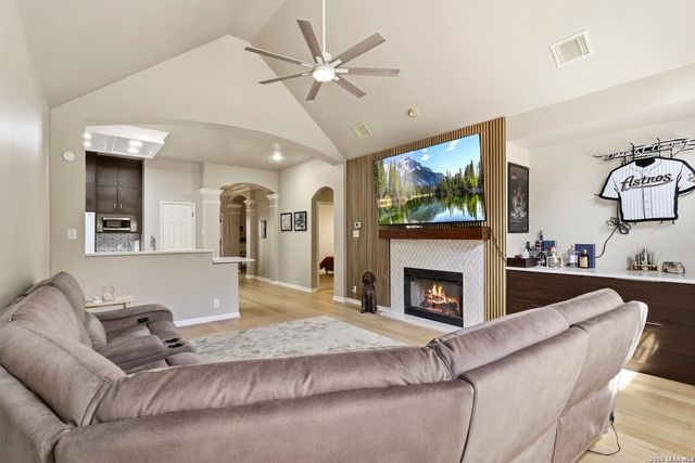 8 MARELLA DR, San Antonio, TX 78248