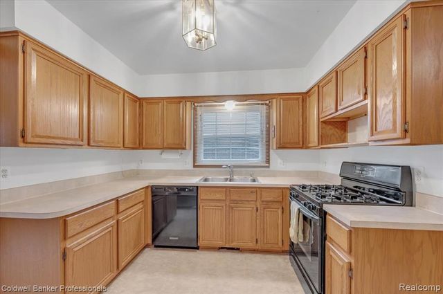 5015 Fox Hill Drive, Sterling Heights, MI 48310