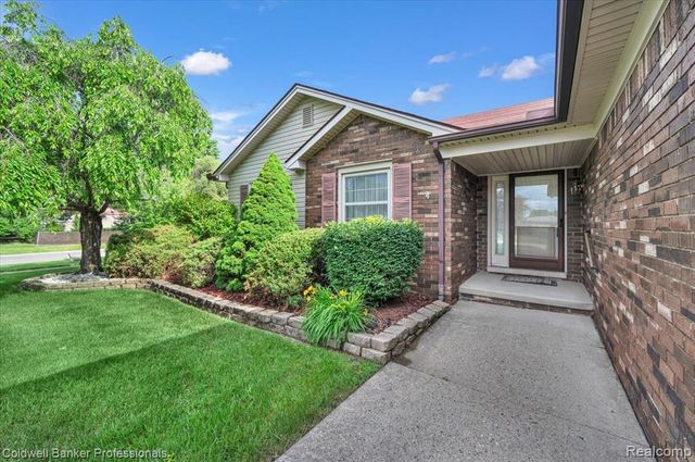 5015 Fox Hill Drive, Sterling Heights, MI 48310