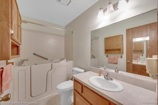 5015 Fox Hill Drive, Sterling Heights, MI 48310