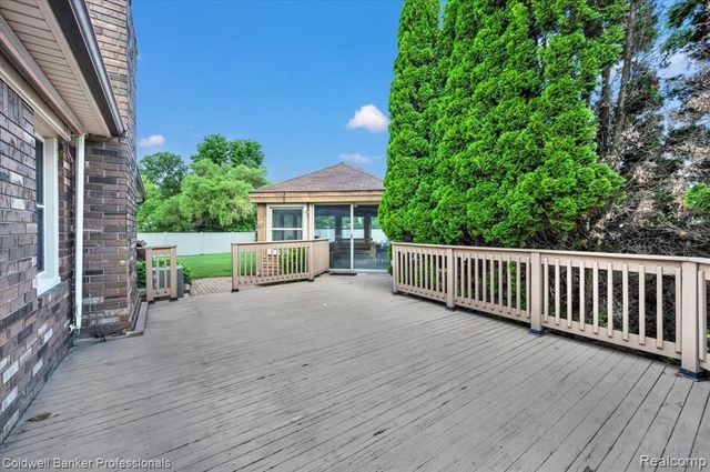 5015 Fox Hill Drive, Sterling Heights, MI 48310