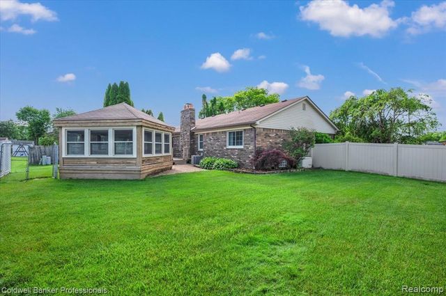 5015 Fox Hill Drive, Sterling Heights, MI 48310
