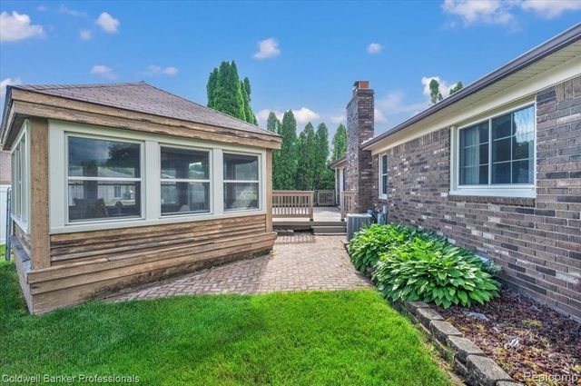 5015 Fox Hill Drive, Sterling Heights, MI 48310